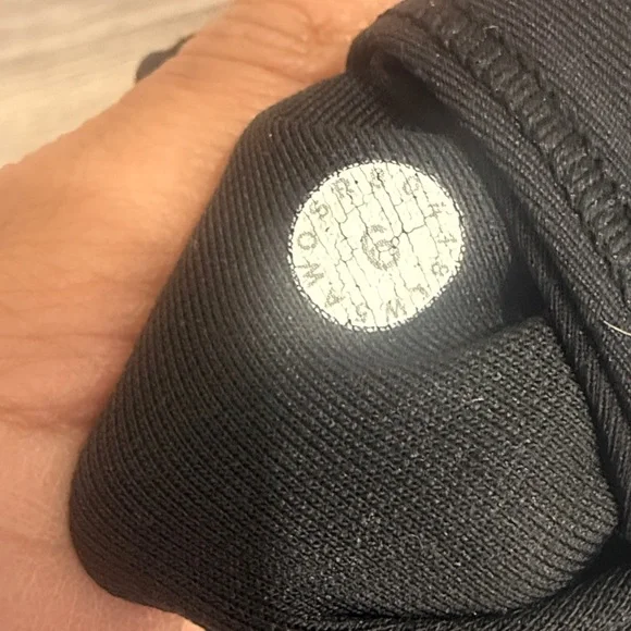 lululemon Black Leggings Women’s Mid rise Capri Size 6 - Picture 4 of 5